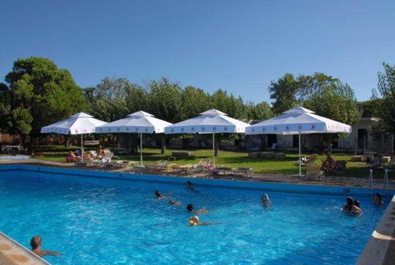 Ionian Beach Hotel Kalamaki  ภายนอก รูปภาพ